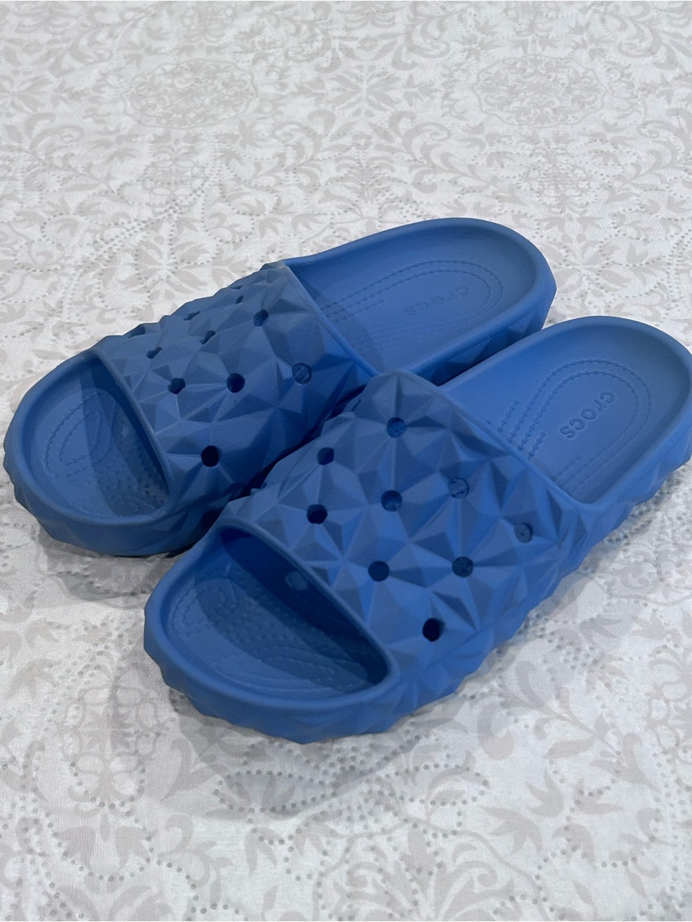 CROCS Classic Geometric Slide V2 - Blue - Women’s 7 - Comfort, 3D, Slip On